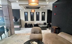 Cade Hotel